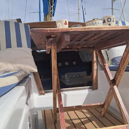 船上ホテル Romantic Getaway On A Sailboat In The Tagus