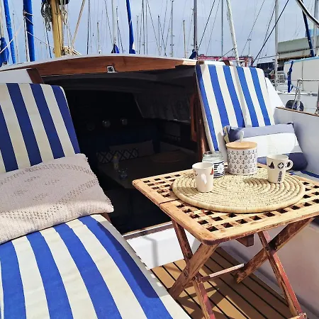 Botel Romantic Getaway On A Sailboat In The Tagus *