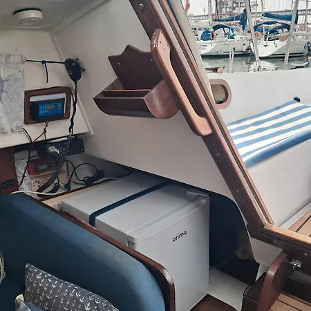 Romantic Getaway On A Sailboat In The Tagus * Lissabon