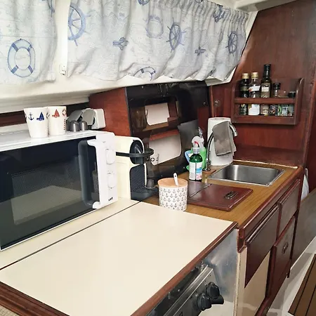 Romantic Getaway On A Sailboat In The Tagus Botel