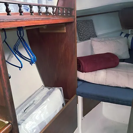 Romantic Getaway On A Sailboat In The Tagus Botel Lisbona
